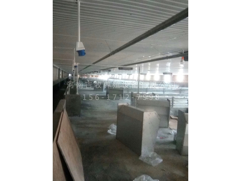 4400头育肥猪场设备安装现场